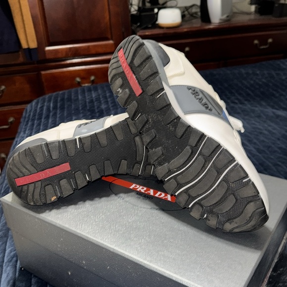 PRADA - Picture 6 of 11